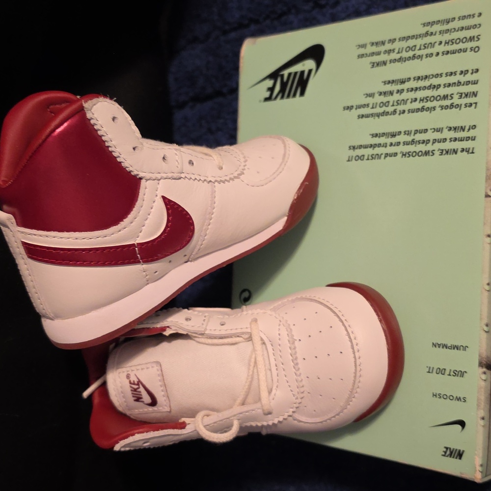 Nike BABY JORDAN 85 (TD) SIZE 5C METALLIC BURGUNDY AND WHITE.